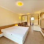 Private St. Marina Apartment *